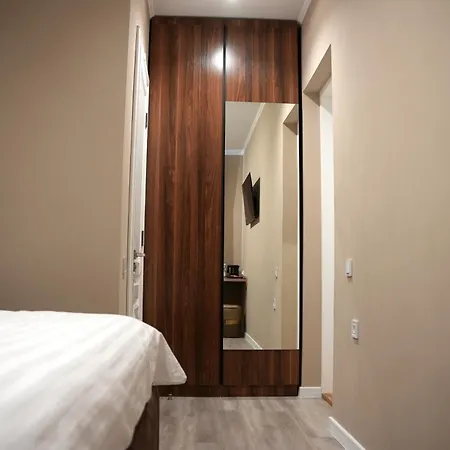 Elata Aparts Skhidnytsia